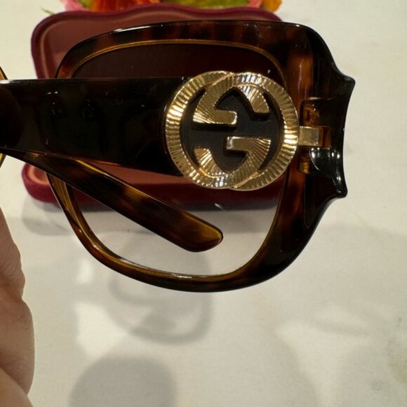 Authentic Gucci sunglasses with case - Picture 9 of 11